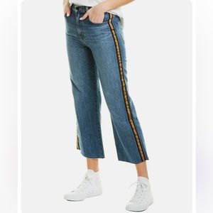 NWOT J Brand Joan Crop Quintessential Jean with Gold Stripe